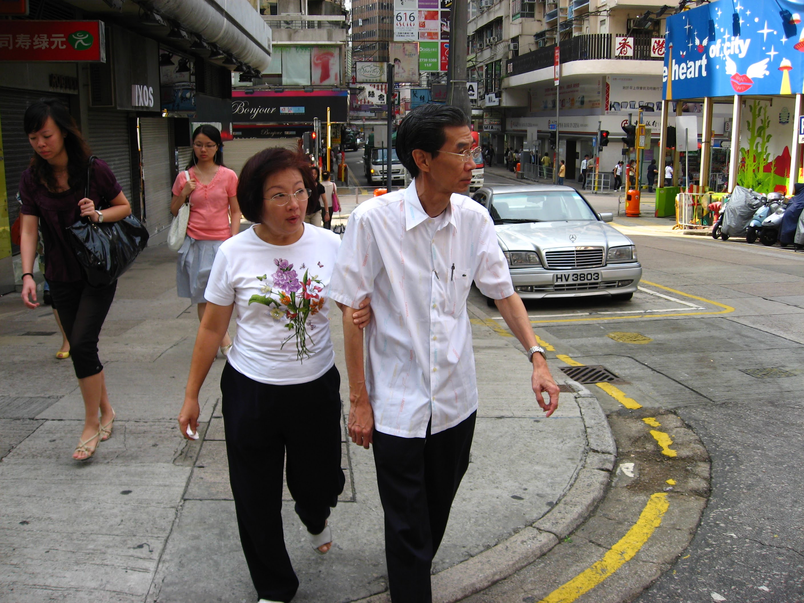 Non's parents walking together in Hong Kong, 2006